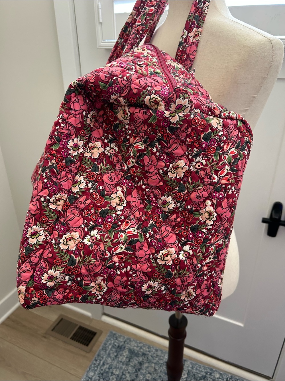 NEW Vera Bradley Disney Minnie Mouse & Daisy Duck Duffel Bag - Picture 3 of 5
